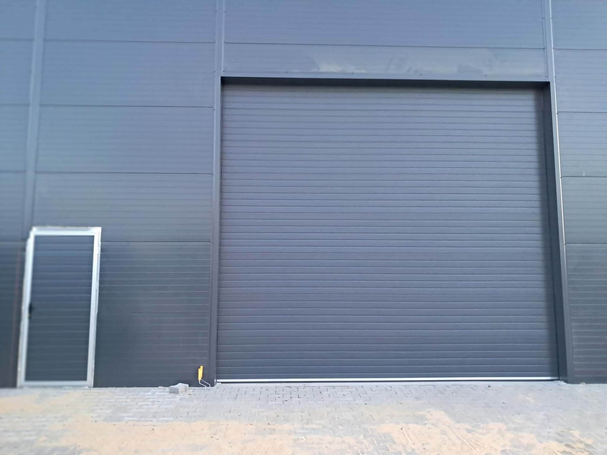 Brama przemysłowa wielkogabarytowa w akcji